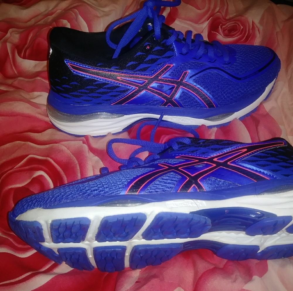 Asics GEL-cumulus 19 size 7